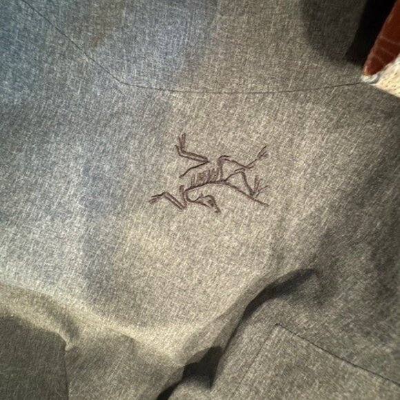 Arc'teryx Women's Gore-Tex Shell Jacket, Gray, XL -used exellent condition - Picture 3 of 6